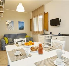 2 bedroom seaside apartments with shared pool, sleeps 4-5